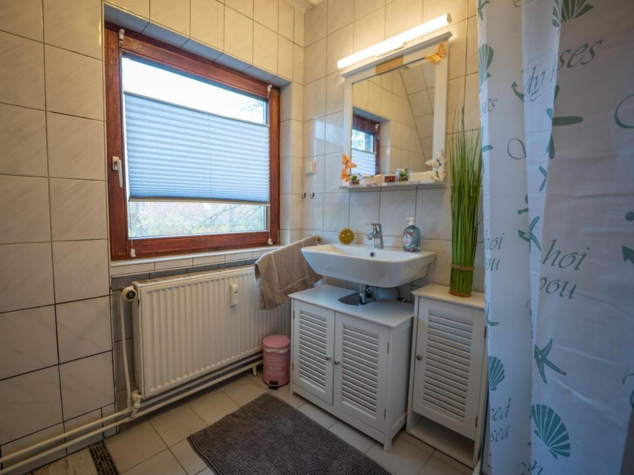 194 Fewo Dat Luetjehuus Mit Dachterrasse Im Ersten Stock Luetjenburg Exterior photo