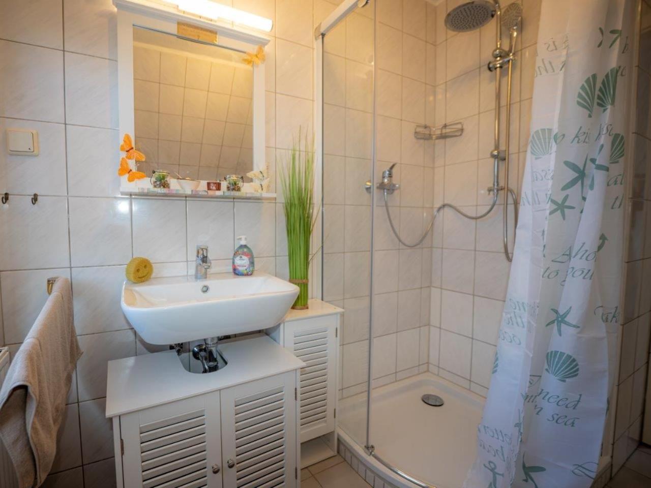 194 Fewo Dat Luetjehuus Mit Dachterrasse Im Ersten Stock Luetjenburg Exterior photo